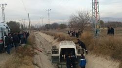 Kayseri'de minibüsün kanala düştüğü anlar kamerada