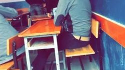 Sınıftaki öğretmene saygısızlık yapan öğrenciler