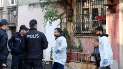 Fatih'te emekli başkomiser kızını vurdu