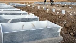 Muş'ta baraj suyu altında kalacak mezarlıklar taşındı