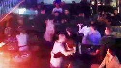 Beylikdüzü'ndeki barda alkollü müşteri 2 kişiyi bıçakladı