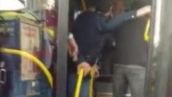 Otobüs şoförünün kavgayı ayırmayanlara öfkesi
