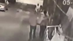 Kendini polis diye tanıttı, mahalle bekçileri yakaladı