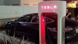 Tesla, süper hızlı şarj istasyonlarını kullanıma sundu
