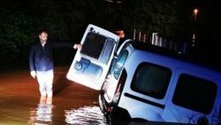Marmaris’te yağış ve fırtına, hayatı felç etti