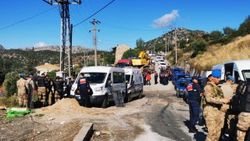 Marmaris'te kaçak yapıların yıkımına engel oldular