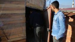 10 yıl kesin hapis cezasıyla aranıyordu, kümeste yakalandı