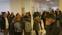 Doğa Koleji'nde maaşlarını alamayan öğretmenler grevde