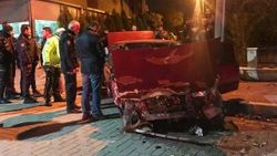 Manisa'da polis uygulamasından kaçan araç kaza yaptı