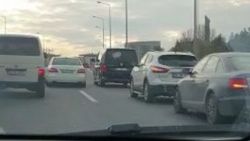 Kağıthane'de düğün konvoyu trafiği durdurdu