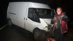 Zolguldak'ta yağmurda kayan araç yoldan çıktı
