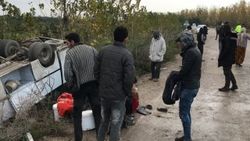 Adana'da işçileri taşıyan midibüs devrildi: 11 yaralı