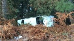 Bursa'da buzlanmadan dolayı araç şarampole düştü