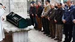 Kanserden ölen hasta 8 yıl sonra toprağa verildi