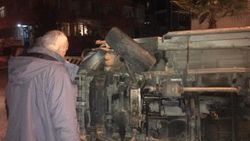 Kadıköy'de eşinin park etmesini beğenmeyip kaza yaptı