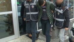 Bıçak ve tabancayla öğrencileri gasbetti