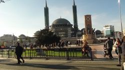 İstanbul kış ortasında yazı yaşıyor