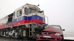 Kars'ta tren kazası: 3 ölü 3 yaralı