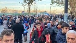 Eminönü'nde umut kuyruğu devam ediyor