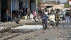 Tel Abyad’da dükkanlar ve evler el birliğiyle tamir ediliyor
