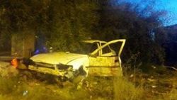 Kontrolden çıkan otomobil iki gencin sonunu getirdi