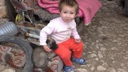 37 yıl önce terk edilen köyde, tek aile kaldı