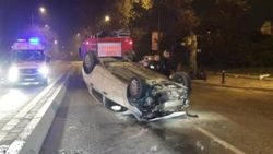 Fatih'te şüphelileri kovalayan polis aracı kaza yaptı