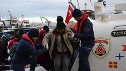 İzmir'de 69 kaçak göçmen yakalandı