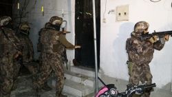Adana'da uyuşturucu satıcılarına şafak operasyonu