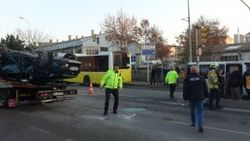 Servis minibüsü ile otomobil çarpıştı: 5 yaralı