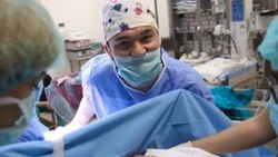 50 yaşındaki doktorun üçüzleri oldu