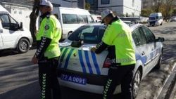 Batman'da trafik polisi, eşine ceza yazdı