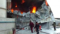 Kocaeli’de atık fabrikasında yangın çıktı