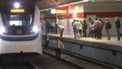 İZBAN durağında intihar