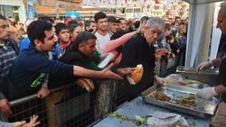 Mersin'de festivalde balık-ekmek izdihamı