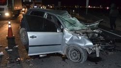 Aksaray'da otomobil, tırla çarpıştı: 3 ölü