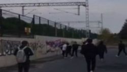 Öğrenci grubu bir kişiyi darbetti bir kişi de bıçakladı