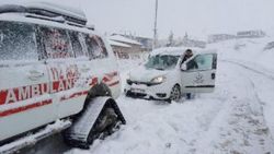 Kayseri'de kar engeli paletli araçlarla aşıldı