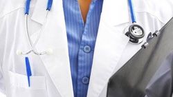 Doktor, kapısına yazdığı yazı nedeniyle davalık oldu