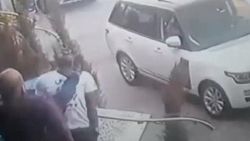 Eğlence mekanında yabancı uyruklu grup darbedildi