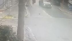 Avcılar'da yola fırlayan çocuğa otomobil çarptı