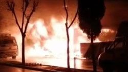 Sultangazi’de mobilya imalathanesinde yangın