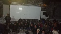 Van'da kamyon kasasında 73 göçmen yakalandı
