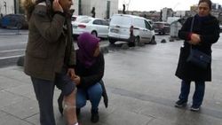 Sultangazi'de başıboş köpekler genç kıza saldırdı