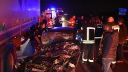 İzmir'de otomobil ile tır çarpıştı: 1 ölü