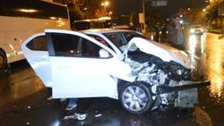 Alkollü sürücünün çarptığı otomobil 300 metre savruldu
