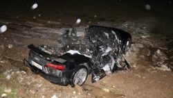 Kahramanmaraş'ta takla atarak yoldan çıkan araç alev aldı