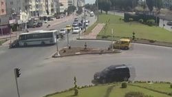 Adana'da kırmızı ışıkta geçen sürücü yayaya çarptı