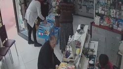 Anne oyaladı, küçük kızı kasayı soydu