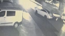Bursa'da freni boşalan kamyonet 4 araca çarptı